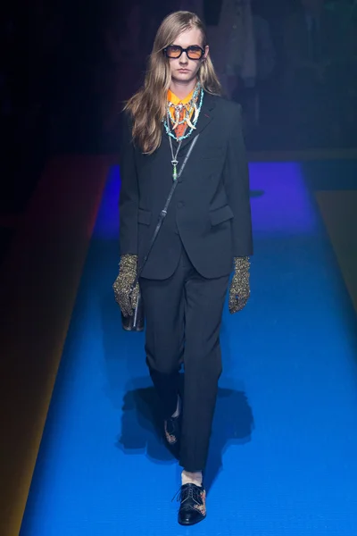 Look 26